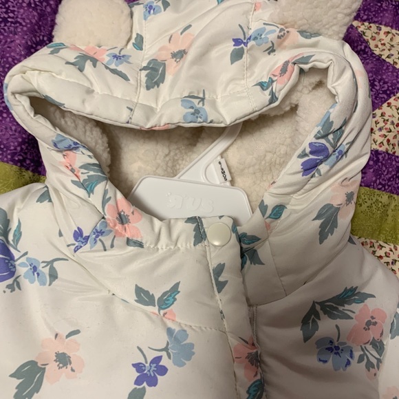 One piece snowsuit - Picture 3 of 4